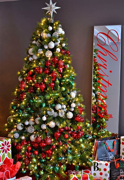 decorate  christmas tree  special themes