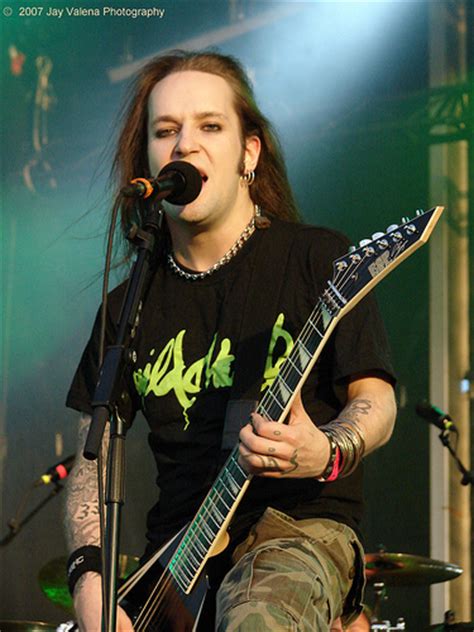 His guitar only contains 1 pickup, and he only uses 1 channel on his marshal jvm head. Laiho - Alexi Laiho Photo (23951115) - Fanpop