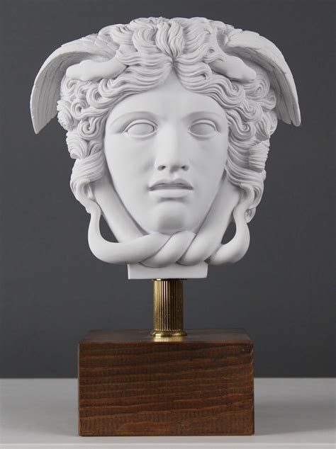 Medusa Cabeza Estatua En Base Escultura De Mitología Griega Etsy