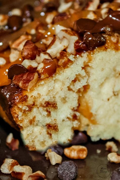 Learn how to make a poke cake—and get five unbelievable recipes for taking yours to the next level (you've got to try the s'mores one!). CHOCOLATE TURTLE POKE CAKE RECIPE - MomSkoop