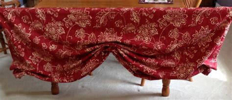 With a modern blend of white linen it's enough to add dimension to your room. Sew Darn Simple: Faux Roman Shade Valance