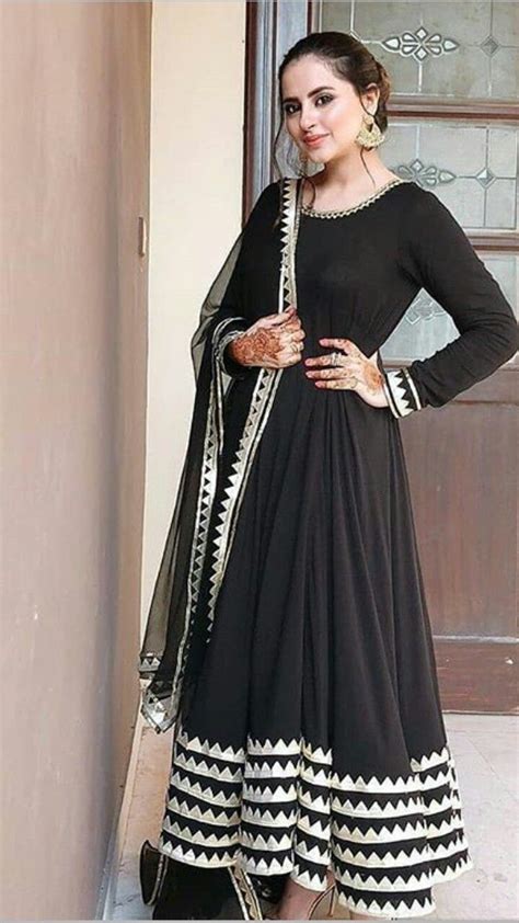 Pin By Zenith On Pakistani Dresses Girls Black Dress Pakistani