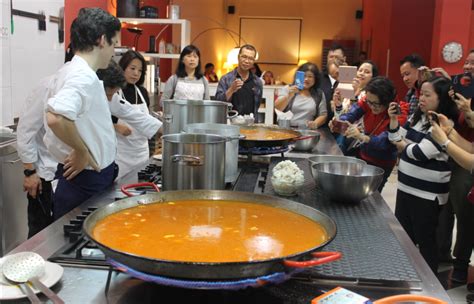 Más de 10 años experiencia como estudio de cocinas comercializando muebles y diseños de calidad alemana y más de 30 años dedicados en. Valencia Club Cocina es un referente en cursos de cocina ...