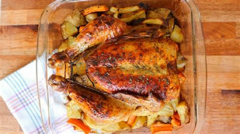 Kecap yang ditambahkan selain akan memperkuat rasa rempah pada daging ayam, juga akan memberikan sensasi manis pada olahan ayam yang. JUICY BGT RESEP AYAM PANGGANG OVEN INI (ROASTED CHICKEN ...