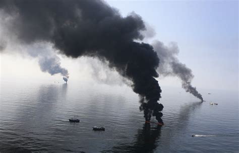 Deepwater Horizon Oil Spill Facts Movie Ignores Deaths Environmental