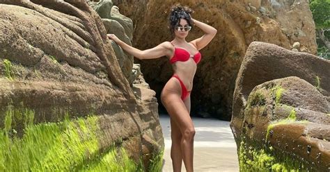 Lady In Red Vanessa Hudgens Zeigt Sich Im Knappen Bikini Kroneat