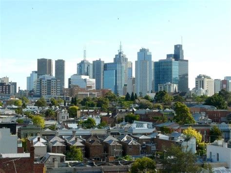 Shopping, browsing, purchasing and eating are some of what you may experience. Melbourne: Stadt, Strand, Genuss