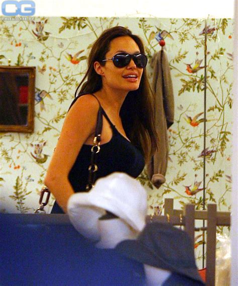 Angelina Jolie Nackt Nacktbilder Playboy Nacktfotos Fakes Oben Ohne