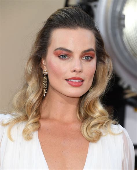 Margot Robbie Once Upon A Time In Hollywood Premiere In La Celebmafia