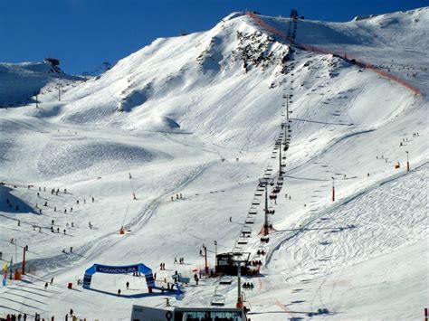 Le domaine dispose de 110 pistes de ski qui s'étalent sur. Travel Teen: DESTINOS DE NEVE- Pas de La Casa e Serra Nevada