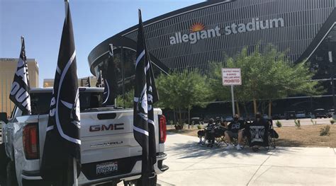 Raiders Fans Pay 400 For Tailgate Zone Parking Space Outside
