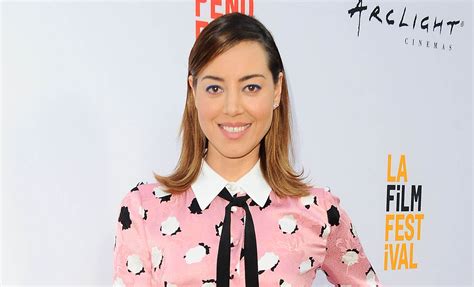 Aubrey Plaza Goes Pretty In Pink For Ingrid Goes West Premiere