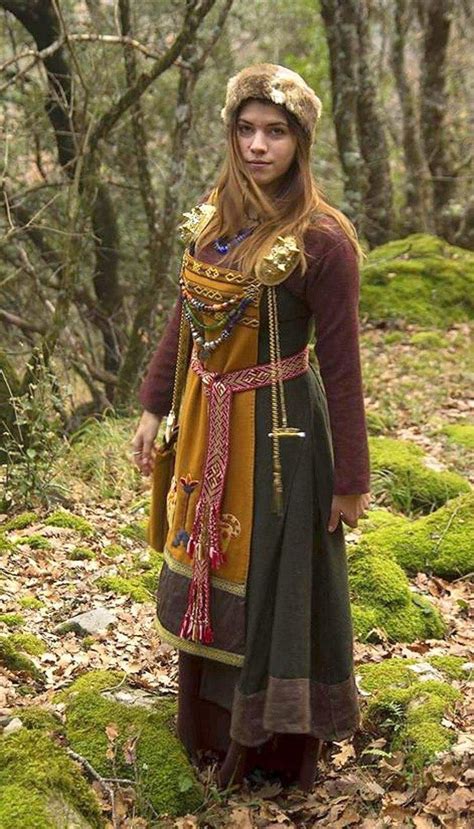 Scandinavian Womens Costume Norse Clothing Medieval Clothing