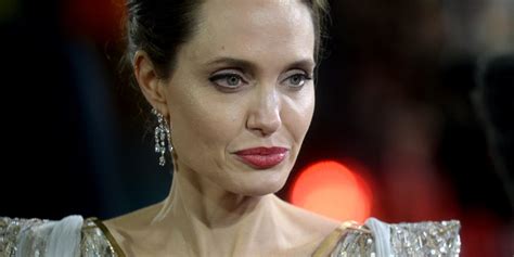 Israël Gaza Angelina Jolie Sinsurge Contre Le Bombardement Dun Camp