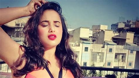 Rani Chatterjee Sets Instagram On Fire With Her Sensual Photo Bhojpuri News Zee News