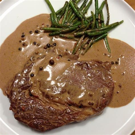 Rib Eye Steak Mit Pfeffer Cognac Sahne Sauce Und Grünen Bo Flickr