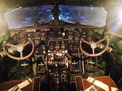 Jump to navigation jump to search. cabina di pilotaggio di aereo russo da museo - Picture of ...