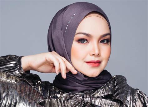 Singer Siti Nurhaliza Joins Religious Minister Scholars In Being Fined