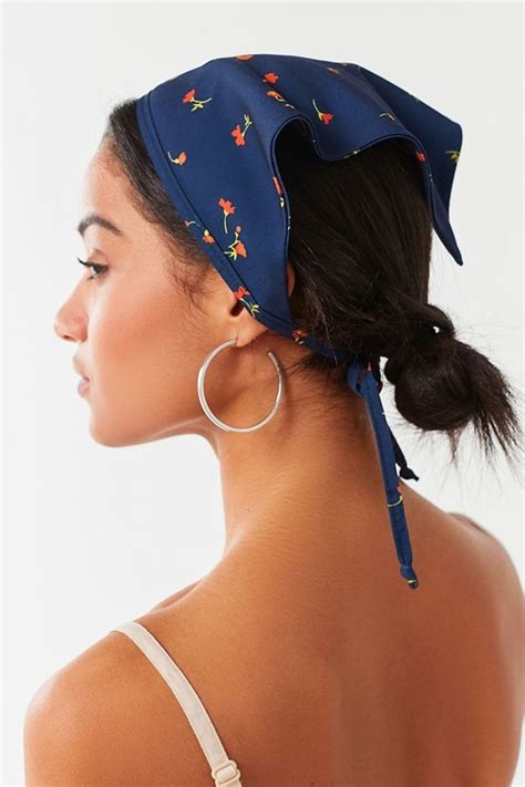 Girl With A Bandana Handkerchief Around Head Bandana Hairstyles Cute Bandana Hairstyles Head