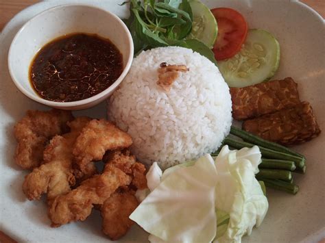 Anda tidak perlu khawatir gagal. Me Say ^_^: Nasi Lalap - Hanya Di Sabah?