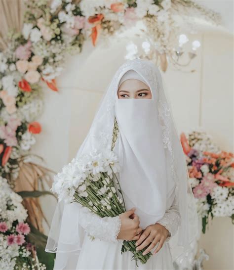 Pin By Rabia Keles On Baju Pengantin In 2020 Muslimah Wedding Dress Muslimah Wedding Bridal