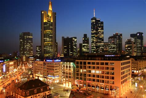 Frankfurt Hauptwache Mit Skyline Am Abend Foto And Bild Architektur