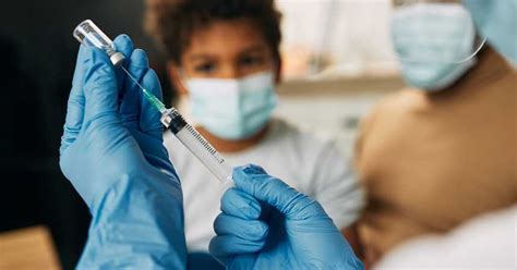 Al igual que la vacuna de pfizer, la de moderna se fundamenta en la nueva tecnología del arn mensajero, pero su ventaja es que, según los el gobierno de estados unidos apoyó el proyecto de moderna a través de los institutos nacionales de salud con 1.000 millones de dólares iniciales y en. Moderna anunció que su vacuna es efectiva en niños de 12 ...