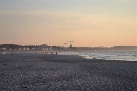 Strand von warnemünde ist nur wenige minuten entfernt. Strand in Warnemunde, Rostock - Bild von Strand Warnemünde ...