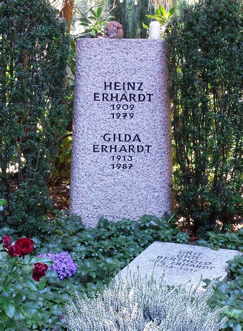 Offizielle heinz erhardt homepage, betreut durch die heinz erhardt erbengemeinschaft. Heinz Erhardt ist tot - Er ist im Alter von 70 Jahren ...
