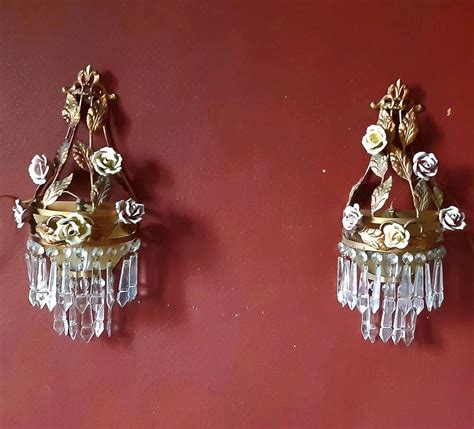 2 Alte Antike Wandlampen Mit Porzellanrosen Florentiner Kristalle In