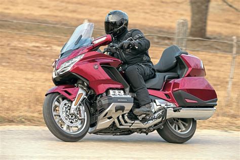 Refinements abound, but the best parts remain the same. NEUE HONDA GL 1800 GOLD WING TOUR 2021 → PREISE, Datenblatt