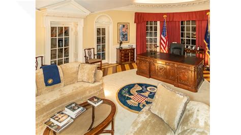 Kirtland Hills Mentor Oval Office Replica House