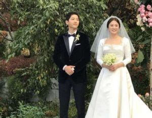 His mother shared how happy she's feeling, fully supporting his song joong ki has released an official letter to fans, after confirming his relationship with song hye kyo. Song Joong-ki Biography - Affair, Married, Wife, Ethnicity ...