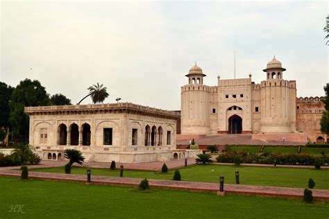 Alamgiri Gate Of Lahore Fort And Hazuri Bagh Baradari Flickr