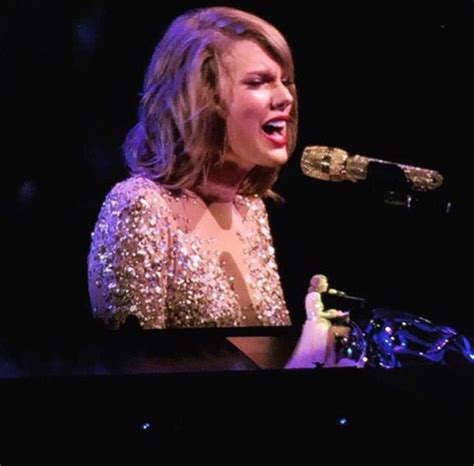 Taylor Swift Singing Wildest Dreamsenchanted At The 1989 Tour In