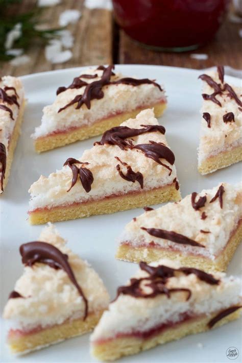 Er ist schnell gemacht und sollte auf keiner familienfeier fehlen. Saftige Kokosecken - Kekse vom Blech - Rezept - Sweets ...