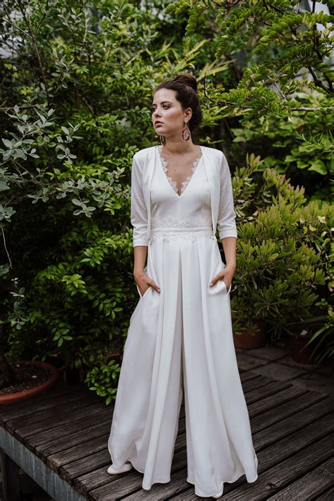 Brautmode köln bei glücksgefühl the bridal experts. Der Hochzeits Jumpsuit Madeleine ist ein Hochzeitsoutfit ...