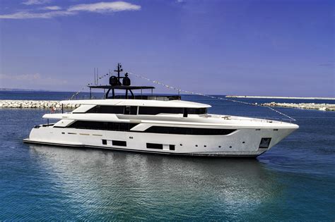 FIRST NAVETTA 42 LAUNCHED, THE NEW CUSTOM LINE FLAGSHIP - Lee Marine