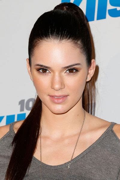 Kendall Jenner Shows Off Her Flawless Glowing Skin Daily Worthing