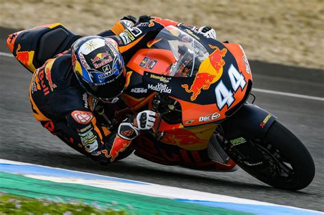 the great contenders a full moto2™ field ready for action motogp™