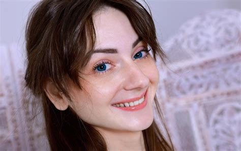 Download Photo X Mira Model Brunette Teen Russian Smile Cute Face ID