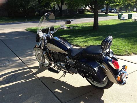 It needs an oil change and i'm sure the gear oil too. 2000 Honda Shadow Aero VT1100 Cruiser for sale on 2040-motos