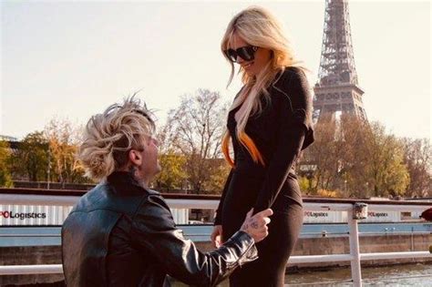 Avril Lavigne Engaged To Musician Mod Sun After Paris Proposal