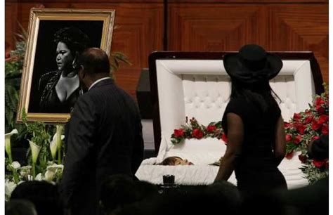 32 Photos Of Celebrity Open Casket Funerals That Will Shock You