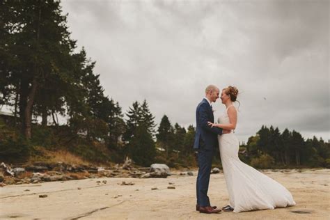 Windswept Bride And Groom On Beach Seabreeze Lodge Island Weddings