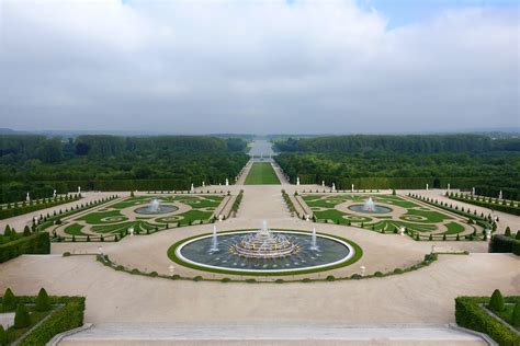 Rêverie ou simple curiosité, souvenirs de vos dernières vacances ou préparation des prochaines,… Découvrez le Château de Versailles avec notre nouvelle ...