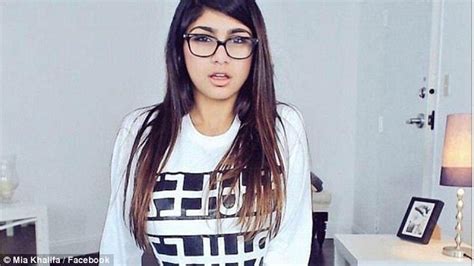Porn Star Mia Khalifa Punched Fan At Dodger S Game Daily Mail Online