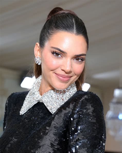 Kendall Jenner Wore 12 Tiktok Famous Mascara To The Met Gala 2023