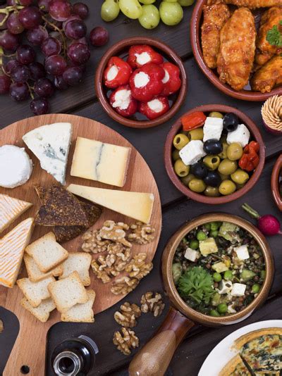 Olive oil (of which spain is the world's largest producer) is heavily used in spanish cuisine. Kitchenette