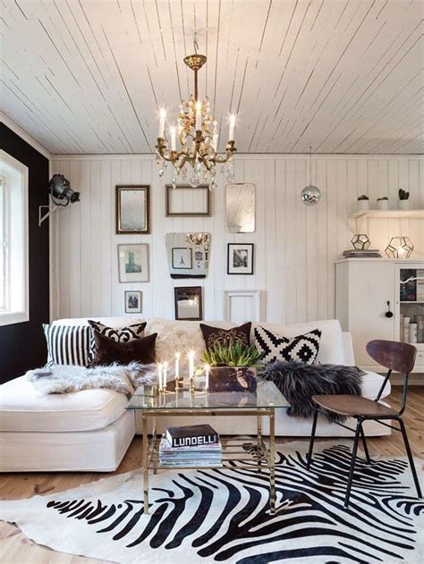 You'll probably want to keep the rest of the fabrics in your room in solid colors. 40 Stunning Zebra Print Ideas For Living Room Decoration ...
